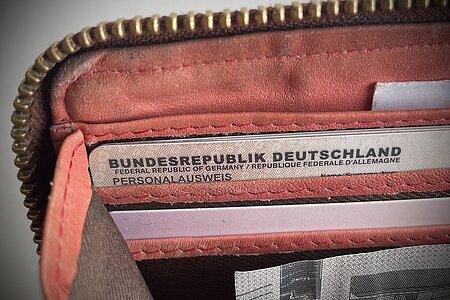 mehr zum Thema Ausweis oder anderer Identitätsausweis